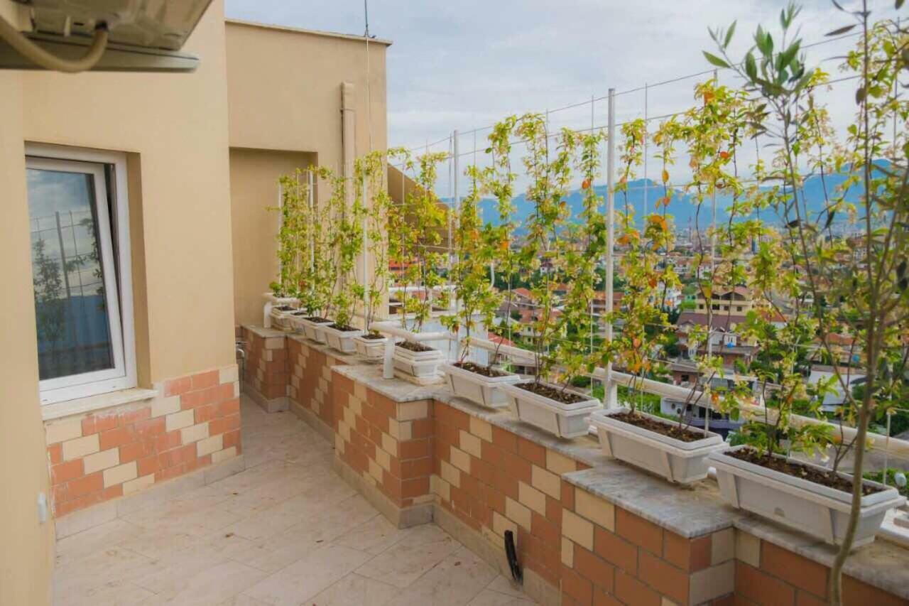 Modern Furnished Apartment With View Tirana Exterior photo